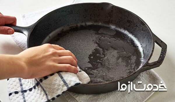 آسانترین روش تمیز کردن ظروف چدنی سوخته
