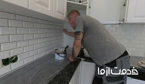 مهمترین نکات و آموزش طریقه نصب کاشی بین کابینتی